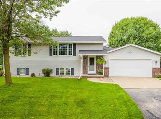 2145 N Skylark Dr, Appleton, WI 54914