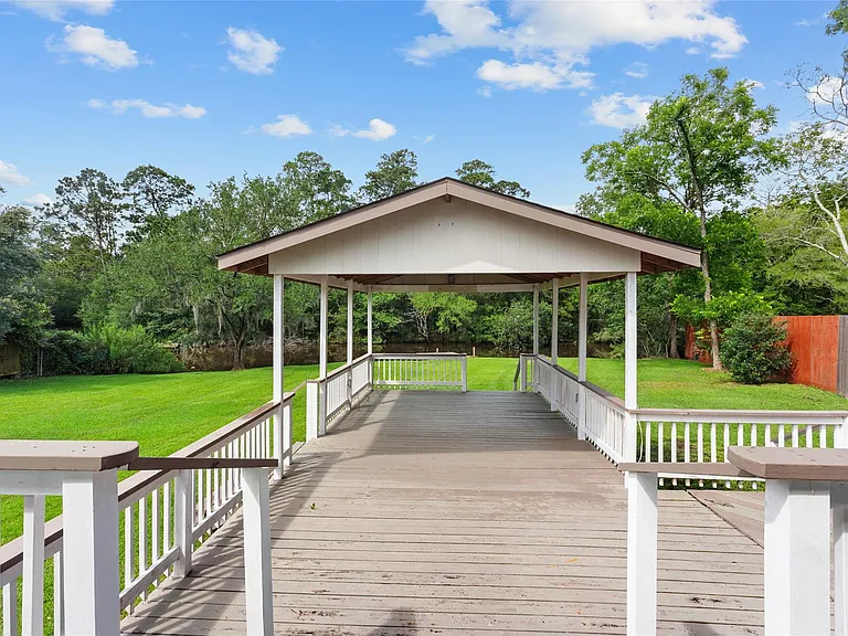 3310 Oak Dr — Photo 2