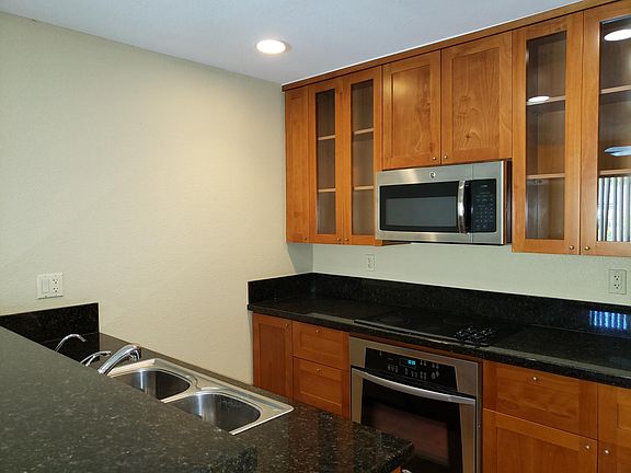 3rd image of 8533 Villa La Jolla Dr APT D