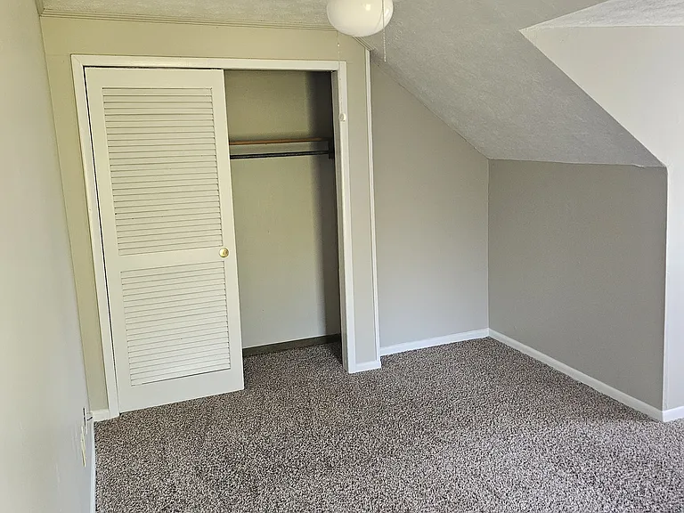 348 S College St — Photo 15
