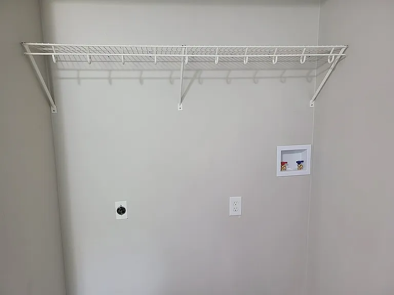484 Club Dr — Photo 13