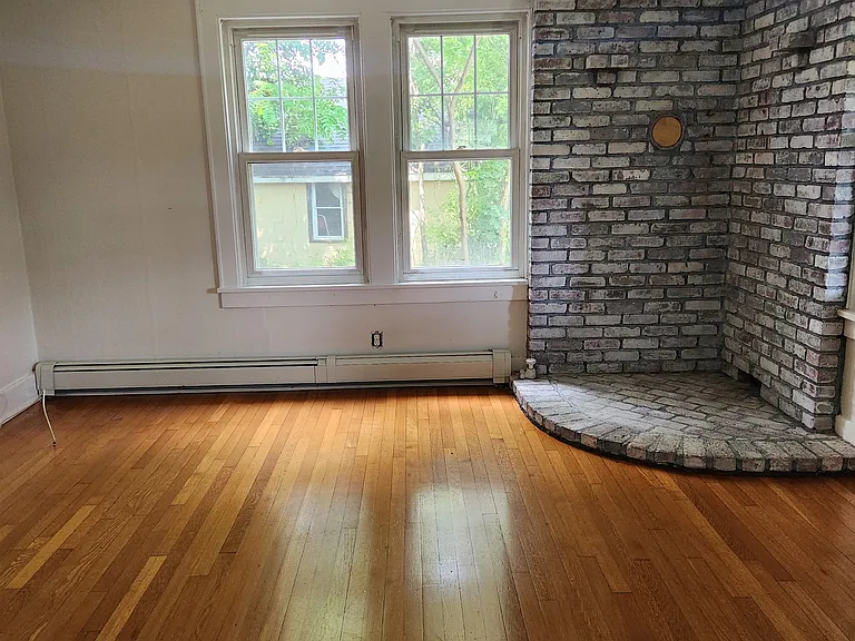 56 Old Indian Rd — Photo 4