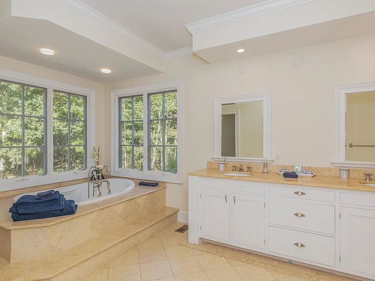 342 Old Sag Harbor Rd — Photo 11