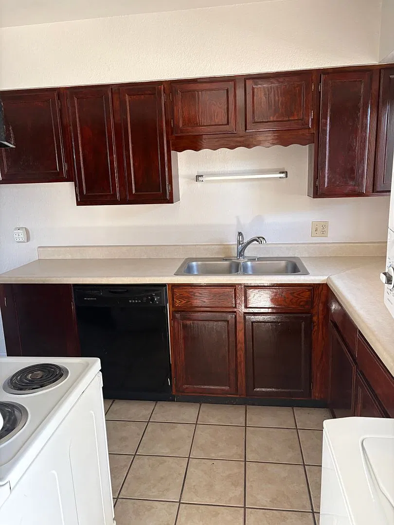 Three bedroom Condo — Photo 2