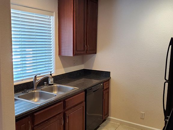 5th image of 2372 Glendale Ln