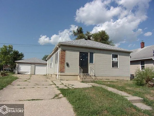 606 Woodbury St photo 1