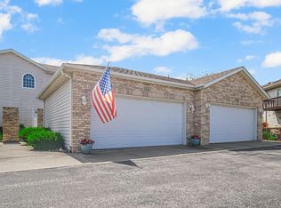 164 Mallard Pointe Dr, Valparaiso, IN 46385