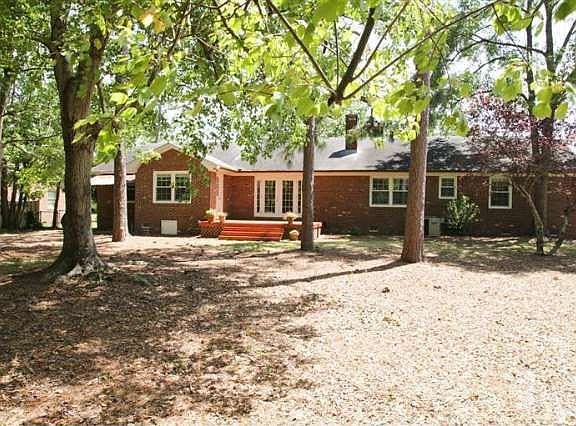4th image of 913 Greenhowe Dr