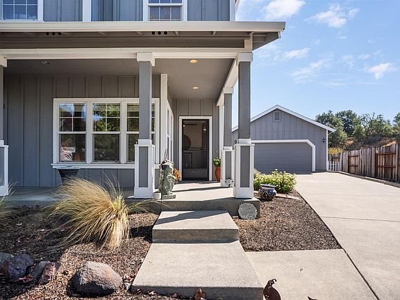 2nd image of 1724 Palomino Court