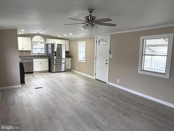 3rd image of 806 Leswood Ct