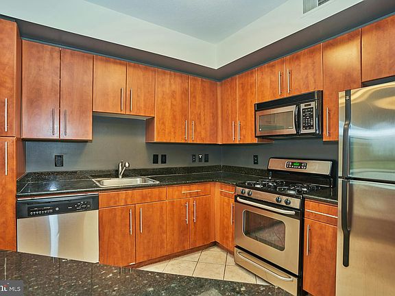 4th image of 1021 N Garfield St APT 541