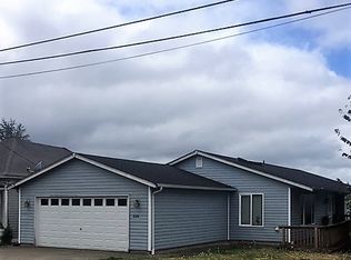 228 12th St, Raymond, WA 98577