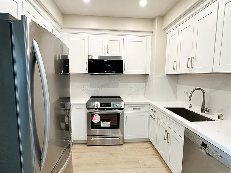 453 E Okeefe St #204 — Photo 5