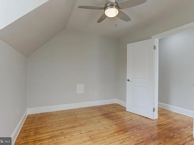 702 Kingston Rd — Photo 38