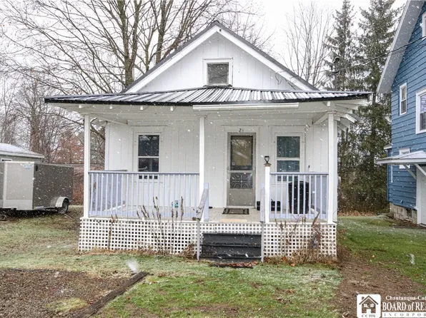 21 Muto St, Lakewood, NY 14750