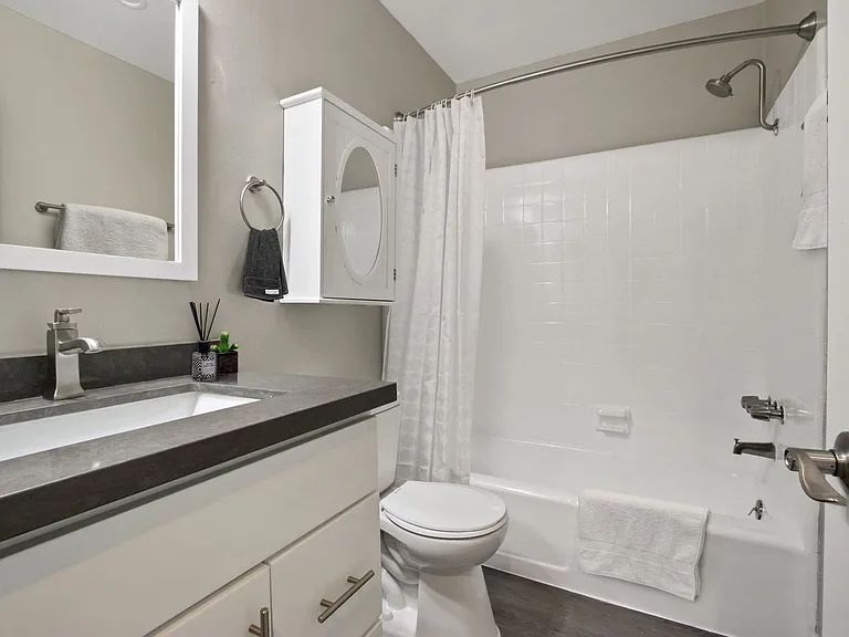 Sepulveda West Apartments — Photo 40