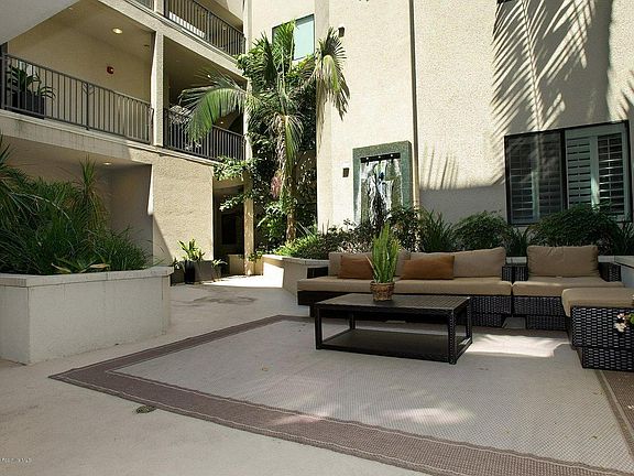 4th image of 230 S Jackson St APT 304