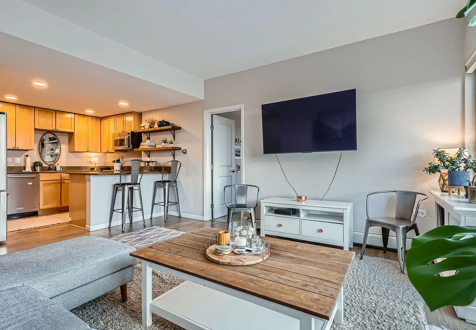 2 bed, 949 sqft, $2,850 — Photo 4