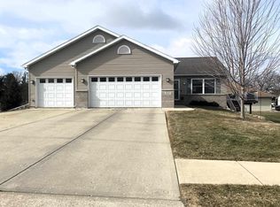 212 Ridgeview Lane, Columbus, WI 53925