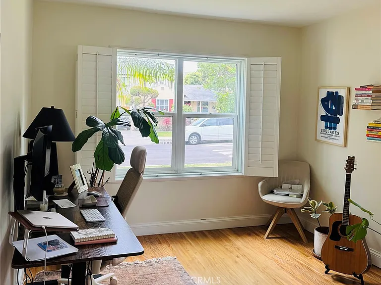 2530 S Bentley Ave — Photo 19