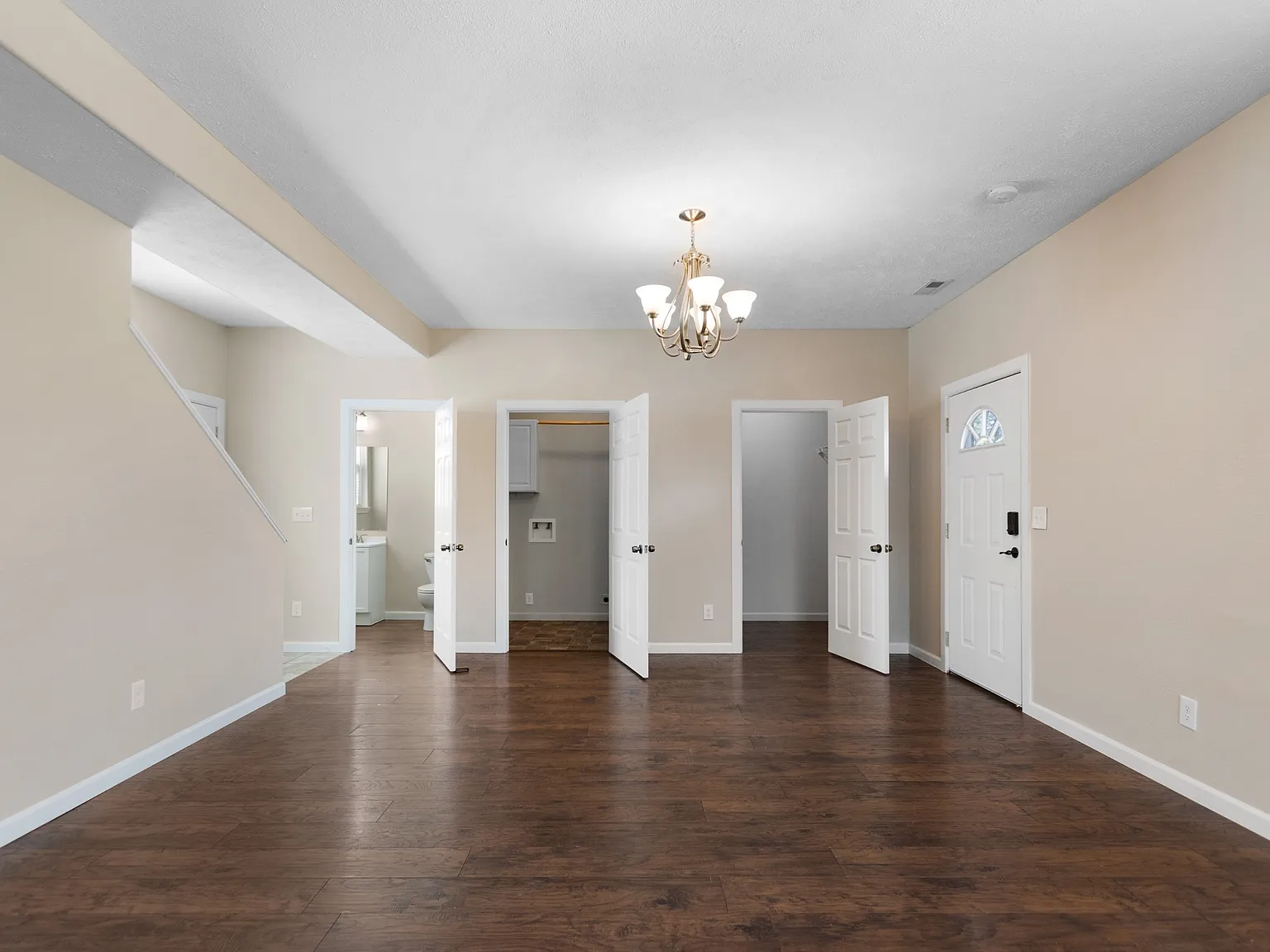 4 bed, 2.5 bath, 1632 sqft, $2,100 — Photo 2