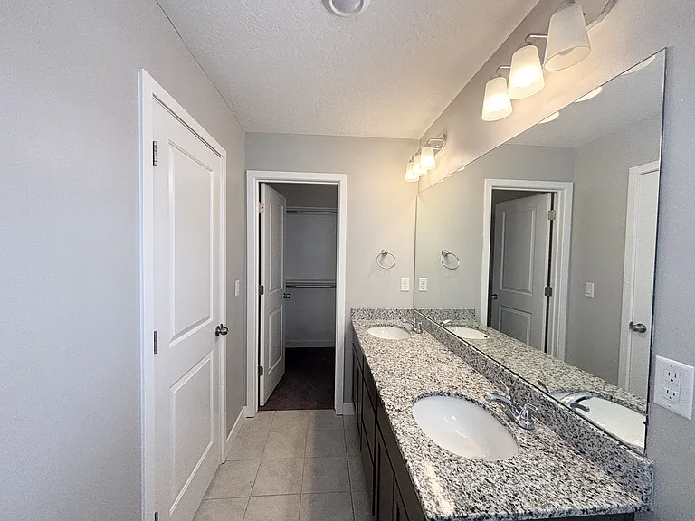 153 E Brushy Canyon St #1 — Photo 2