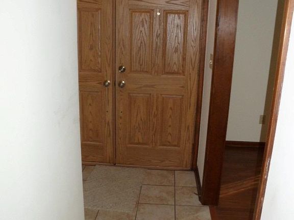 5th image of 308 Farmbrook Cir