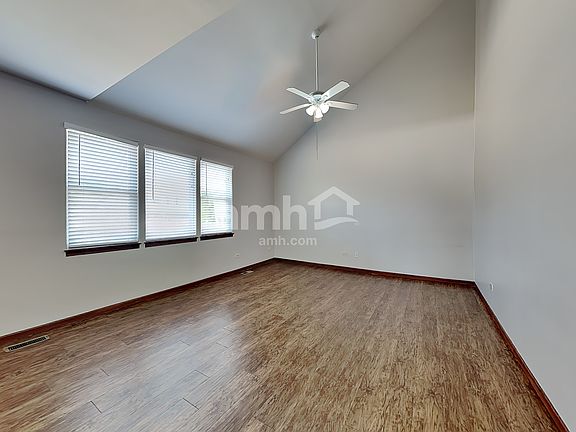 4th image of 2812 Stone Creek Dr