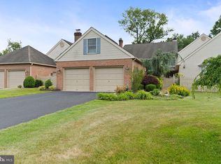 422 Windrow Clusters Dr, Moorestown, NJ 08057