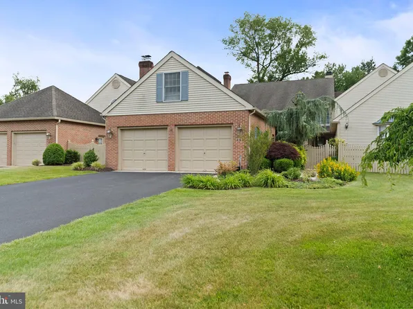 422 Windrow Clusters Dr, Moorestown, NJ 08057