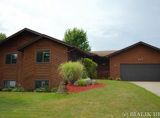 914 Woodspointe Dr SW, Byron Center, MI 49315