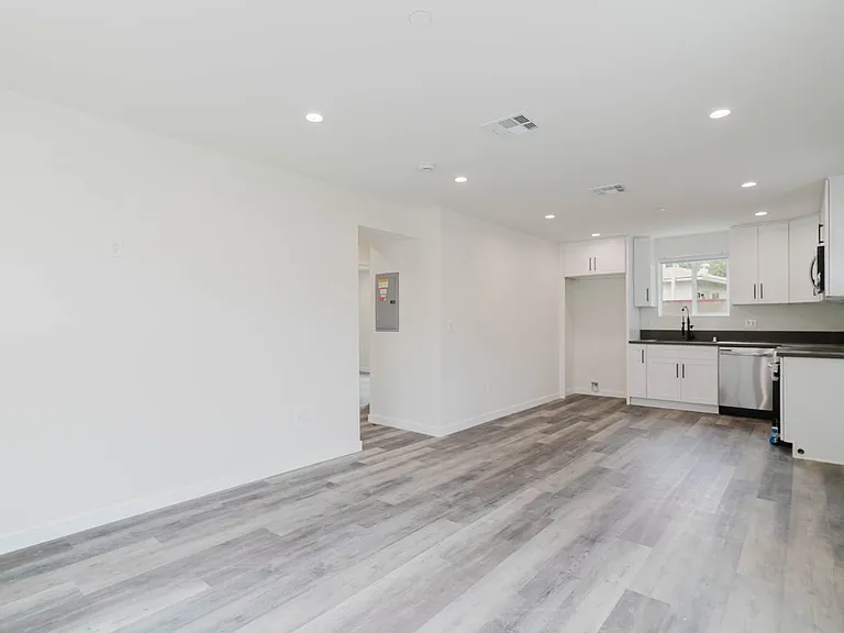 7732 Etiwanda Ave — Photo 8