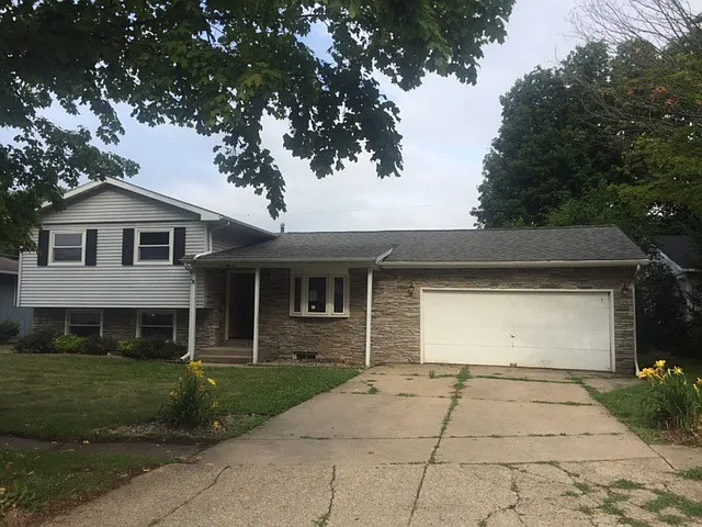 1052 Albin Dr photo 1