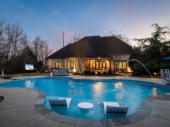 3rd image of 400 Ernest Rice Ln