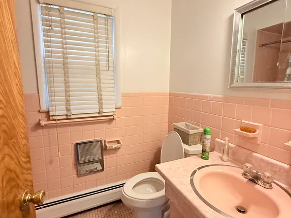 176 Kennedy Boulevard image 2 of 9