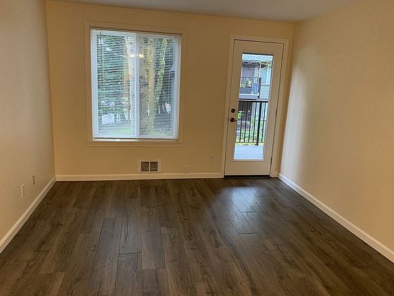 3rd image of 14421 NE 30th Pl