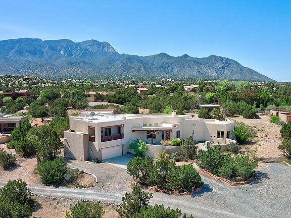 2nd image of 22 Tierra Madre Ct