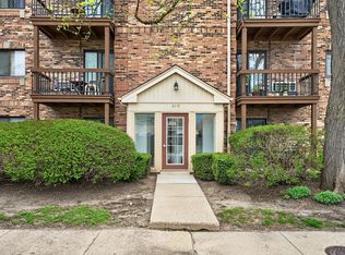 2219 Nichols Rd #17A, Arlington Heights, IL 60004