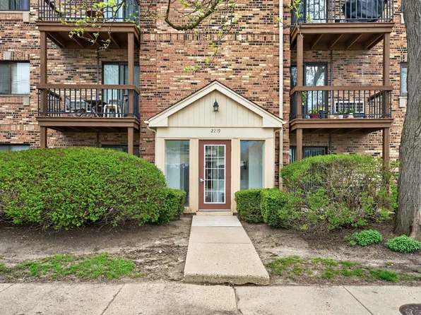 2219 Nichols Rd #17A, Arlington Heights, IL 60004