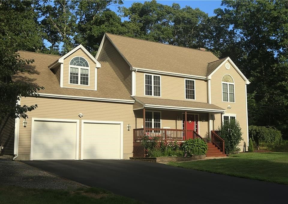 Welcome home to 9 Academy Drive.  Bathed in the evening sunlight, this home provides a welcome refuge from everyday life on its private property at the end of a cul-de-sac; yet it's convenient to I-295 and Providence.  The best of both worlds!
