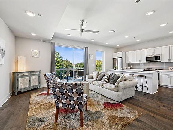 3rd image of 900 Bartholomew St #415