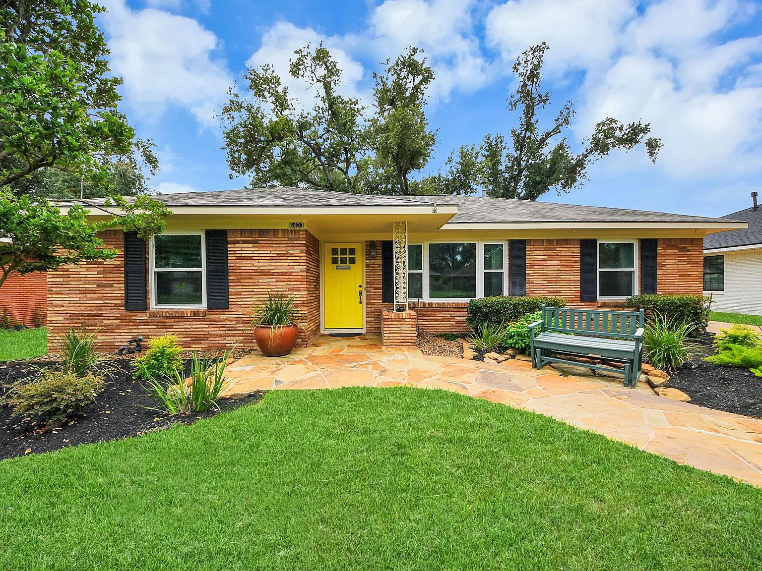 2 bed, 1.0 bath, 1515 sqft, $2,800 — Photo 1