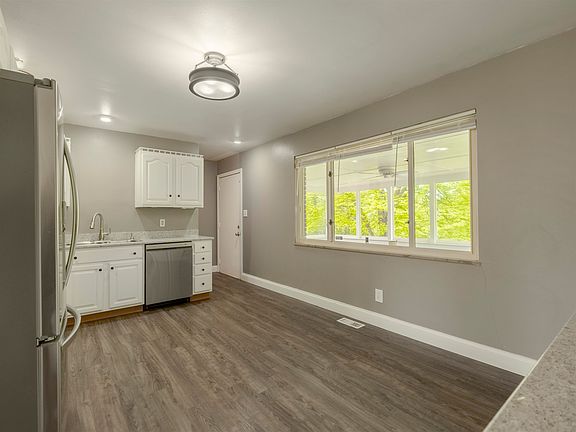 5th image of 114 Oakwood Est