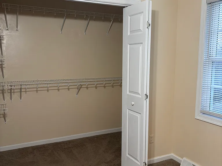 102 Jeremiah Ct — Photo 6