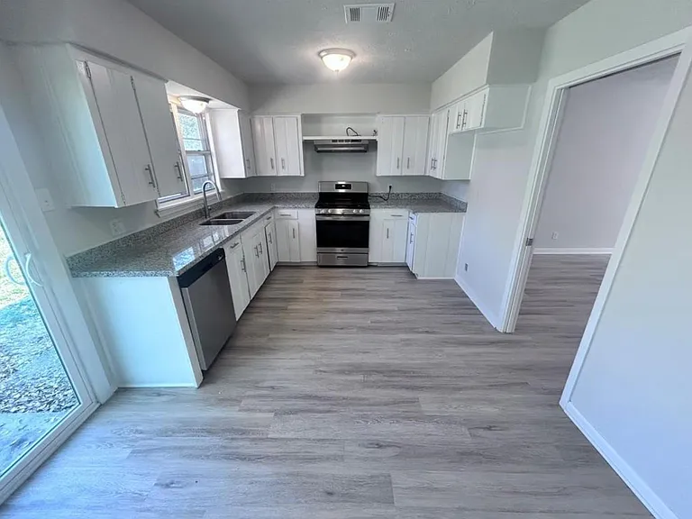 5901 Bretshire Dr — Photo 8