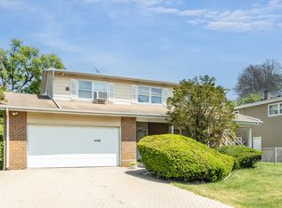 1119 S Sprucewood Dr, Mount Prospect, IL 60056
