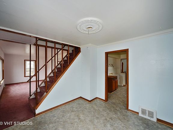 4th image of 3048 Martin Ave