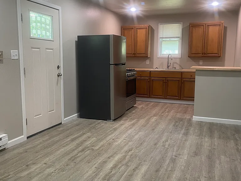 810 S Maple St #6 — Photo 8
