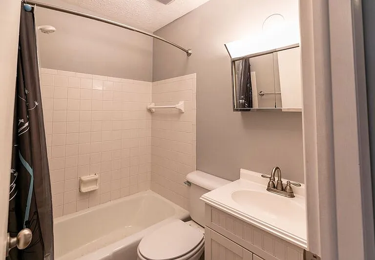 1098-1100 Highland St #1098 — Photo 16