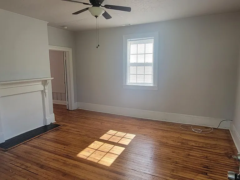 503 E Walnut St #B — Photo 6